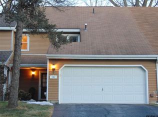 35 Grant Hill Ct, Clifton Park, NY 12065