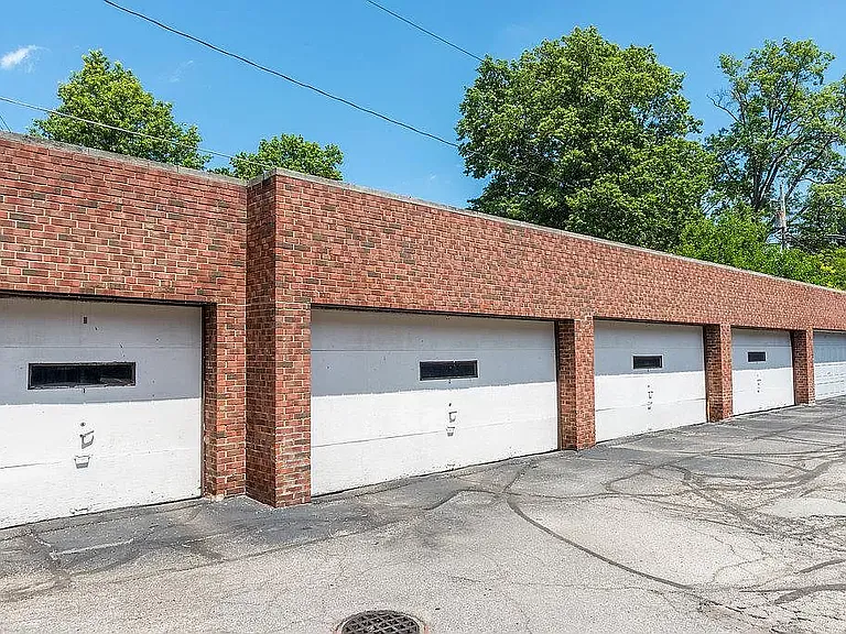 Bellecliff garages + parking lot