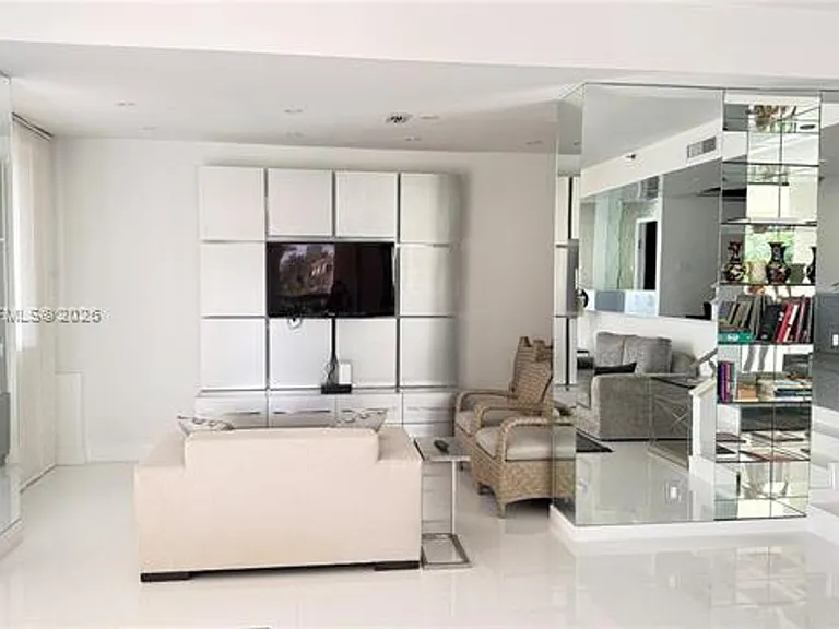 19707 Turnberry Way #Townhouse 6 — Photo 5