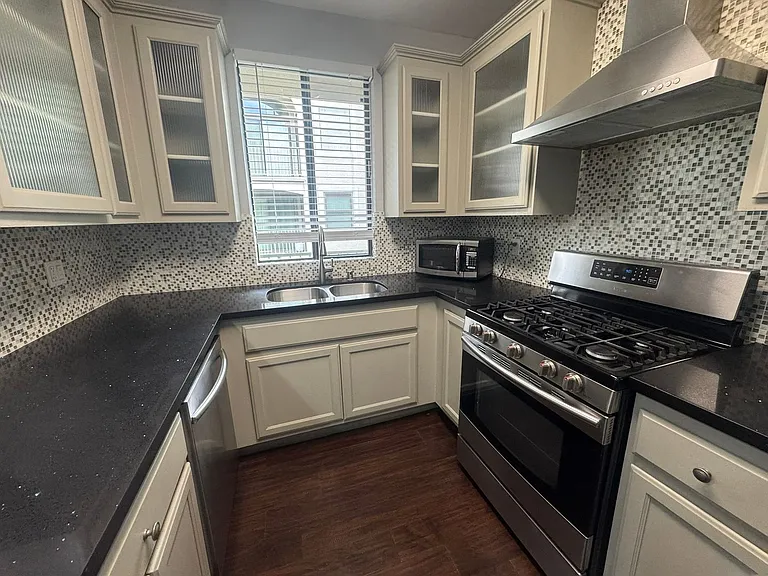 555 Maine Ave #330 — Photo 4
