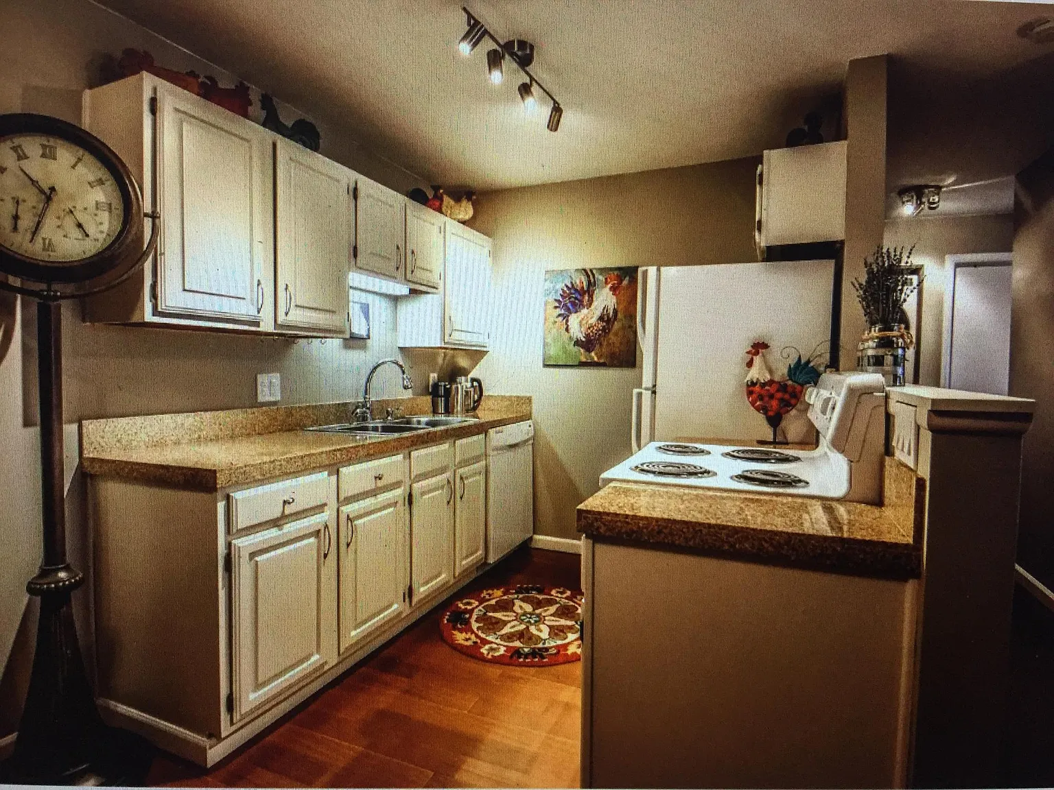 2 bed, 768 sqft, $3,500 — Photo 2