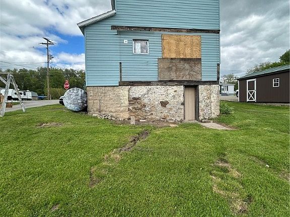 4th image of 495 Green St