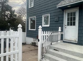 10 W Main Rd, Portsmouth, RI 02871