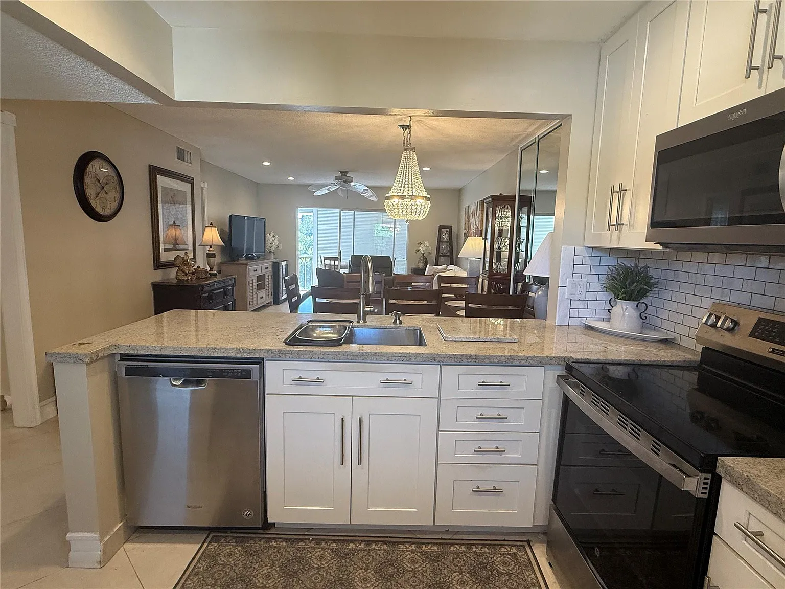 2 bed, 2.0 bath, 925 sqft, $2,500 — Photo 4