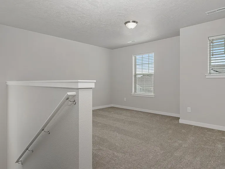 678 E Taper St — Photo 16