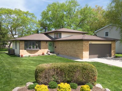 1932 Country Knoll Ln, Elgin, IL, 60123