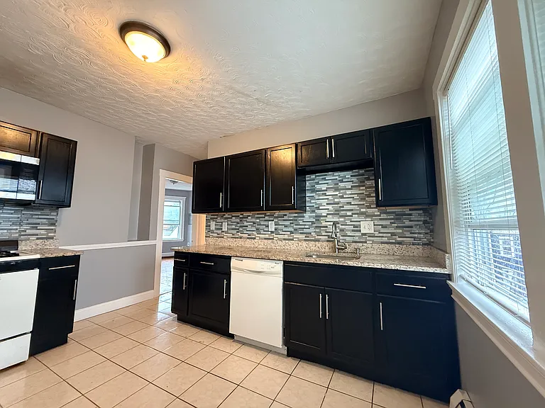 132 Homes Ave #3 — Photo 5