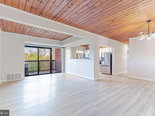 53 Skyhill Rd APT 303, Alexandria, VA 22314