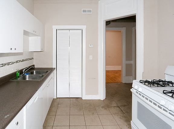 2nd image of 2271 N Lincoln Ave #3