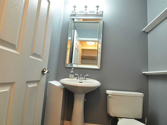 5th image of 225 Gatwick Dr