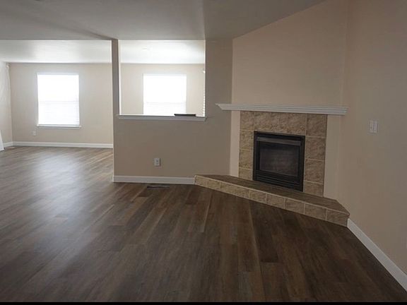 2nd image of 583 Spur Way