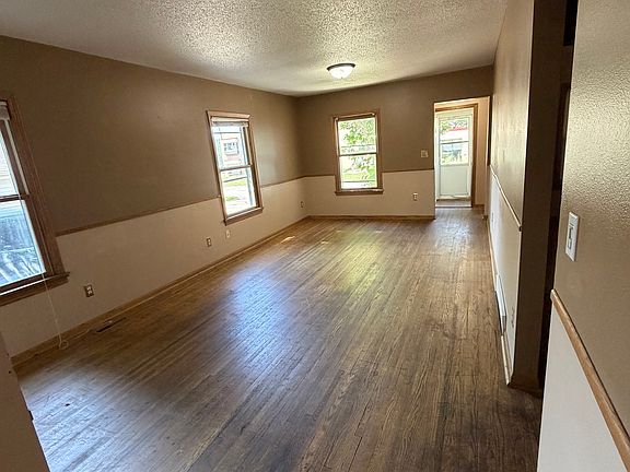 4th image of 915 5th Ave S #1