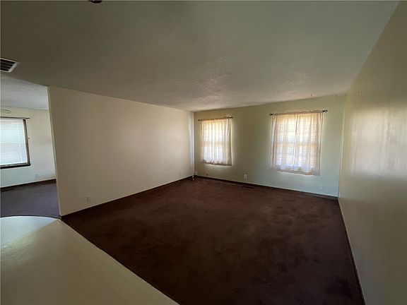 3rd image of 960 S Hancock Dr