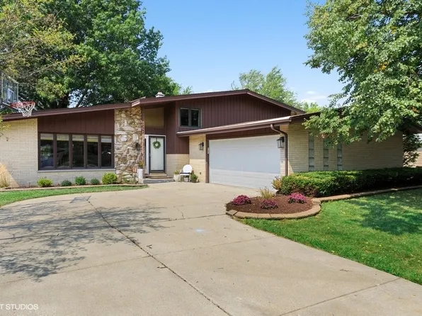 7214 Gold Grove Pl, Darien, IL 60561