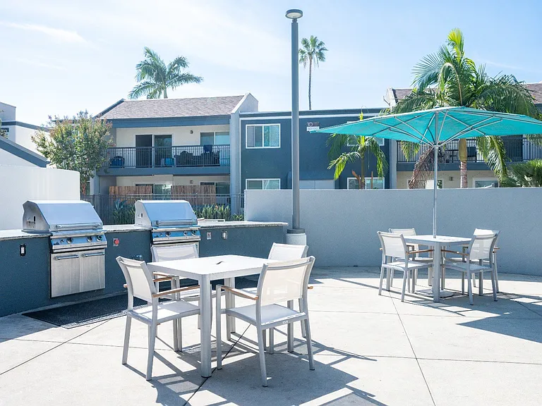 Beverly Plaza Apartments — Photo 38