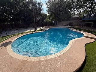 4 bed, 2.0 bath, 2113 sqft, $2,225 — Photo 3