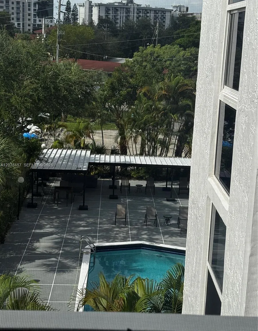 Woodside Apts Condo — Photo 4