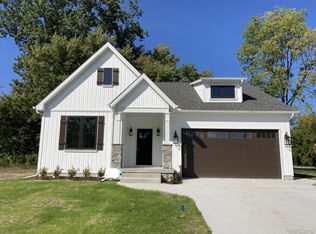 1207 Gator Ave, Port Huron, MI 48060