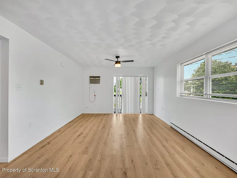 1215 Lori Ln — Photo 9
