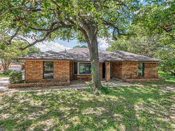 2nd image of 3339 Greentree Cir