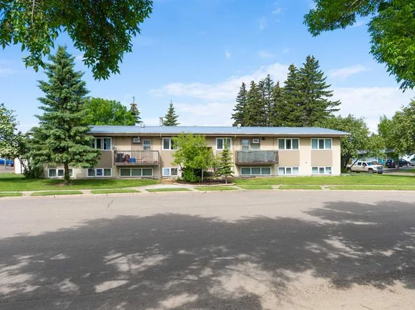 4504 56a Ave #1-8, Lloydminster, AB T9V 1A1