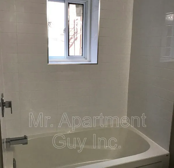 827 Main St E #203 — Photo 10