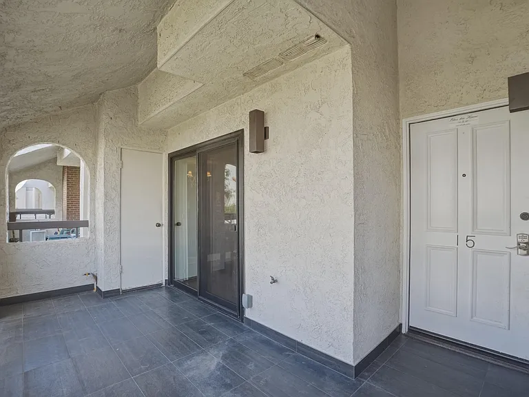 21620 Burbank Blvd #15 — Photo 24