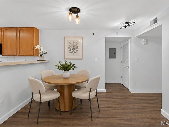 4th image of 1141 Arbor Creek Dr APT 1D