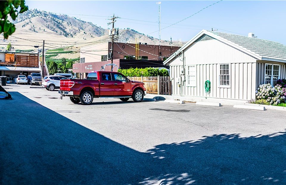 2nd image of 128 E Chelan Ave