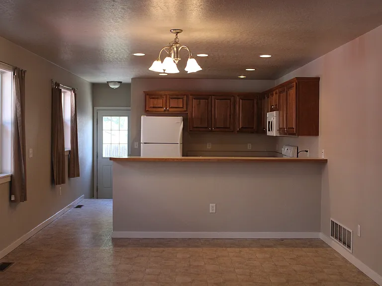 305 W South Ave — Photo 3