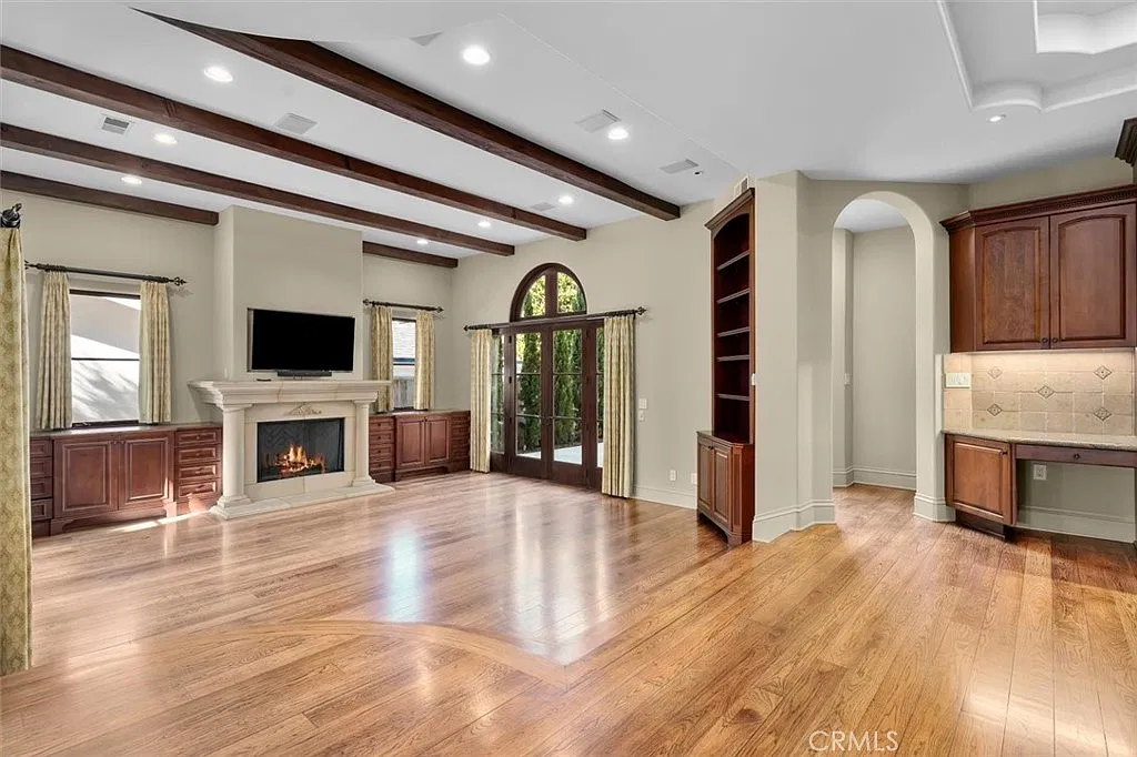 5 bed, 4022 sqft, $25,000 — Photo 3