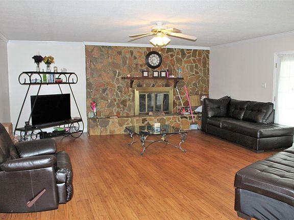 5th image of 316 Gilchrist Dr
