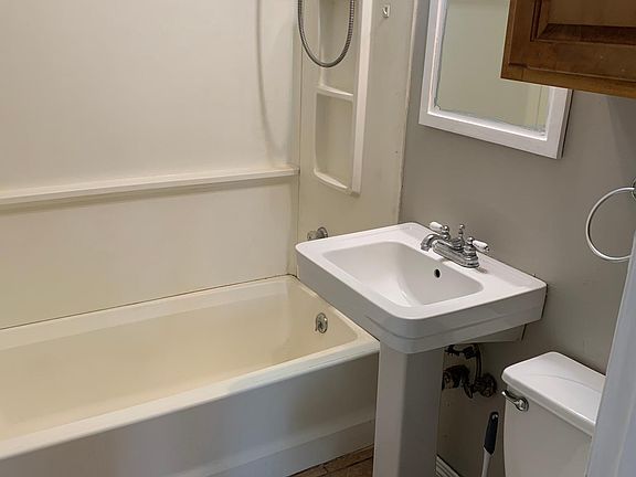 2nd image of 715 Clara St APT 4
