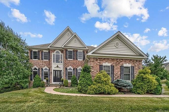 1st image of 39 Deangelis Dr