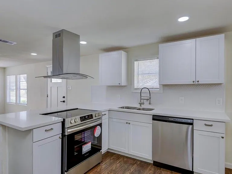804 Carnegie St — Photo 7