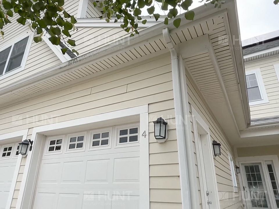 1st image of 4 Fenway Ln