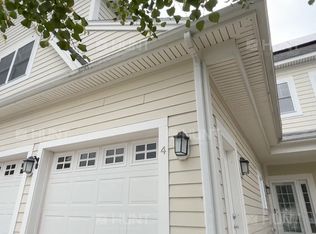 4 Fenway Ln, Hanscom Afb, MA 01731