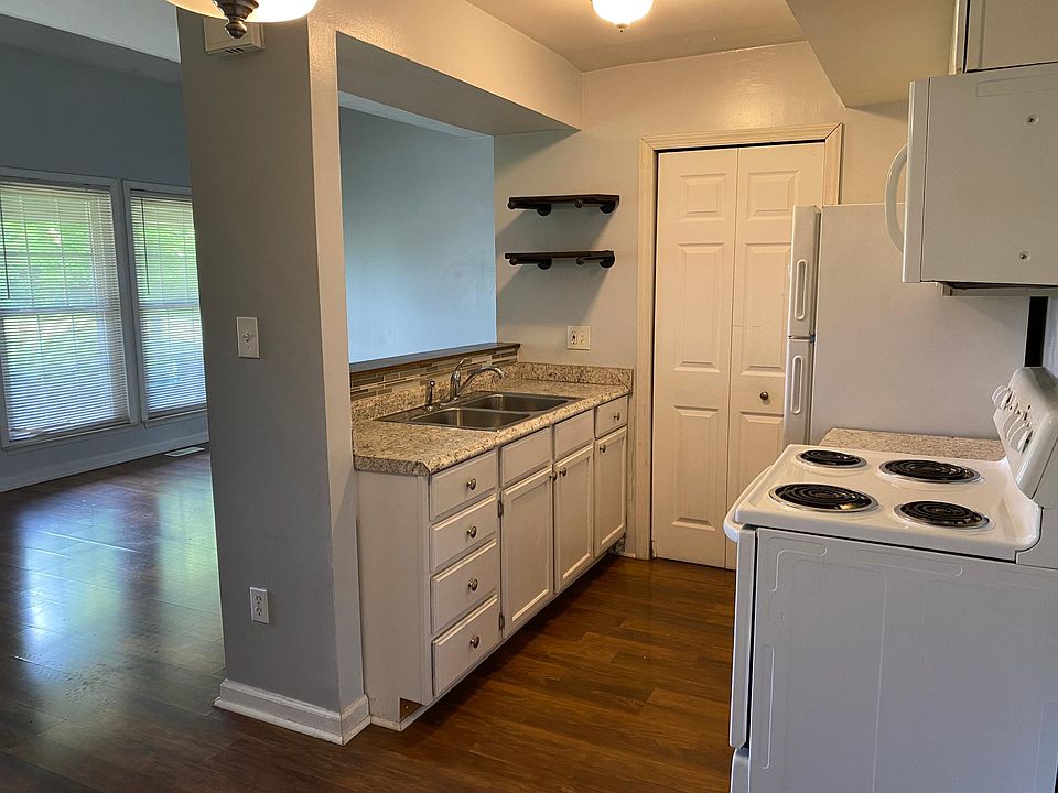 2nd image of 28329 Greenbriar Way #110