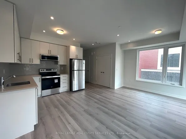 3405 Ridgeway Dr E #18, Mississauga, ON L5L 5M6