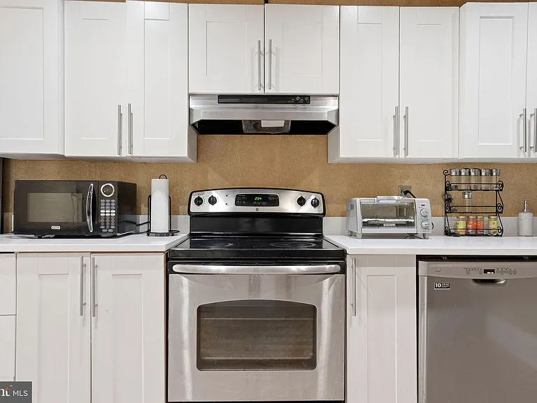 1425 Wisconsin Ave NW #1 — Photo 2
