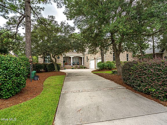 2nd image of 537 Gladstone Circle SW