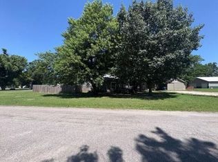 118 N Chestnut St, Douglass, KS 67039
