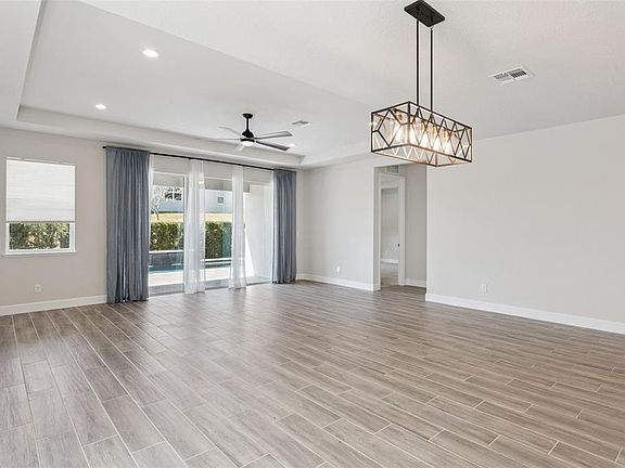 5th image of 2682 Park Ridge St