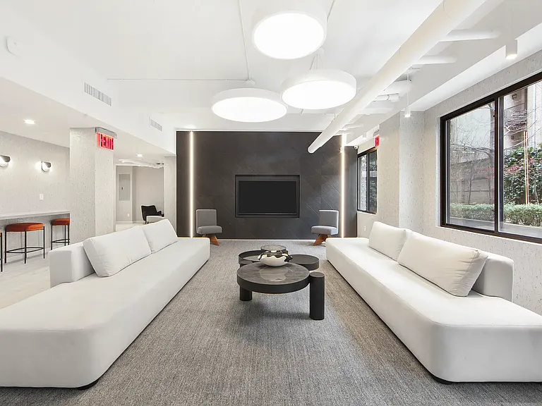 340 E 51st St #2D — Photo 5