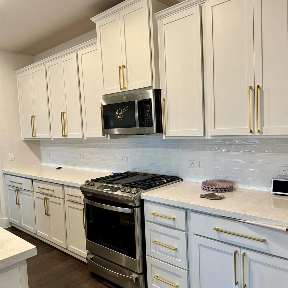 4 bed, 2.5 bath, 2081 sqft, $2,500 — Photo 3