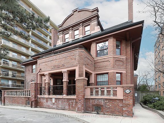 3rd image of 212 Saint George St #106