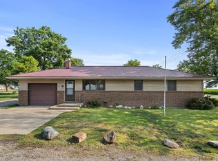 19 Circle Dr, Fisher, IL 61843