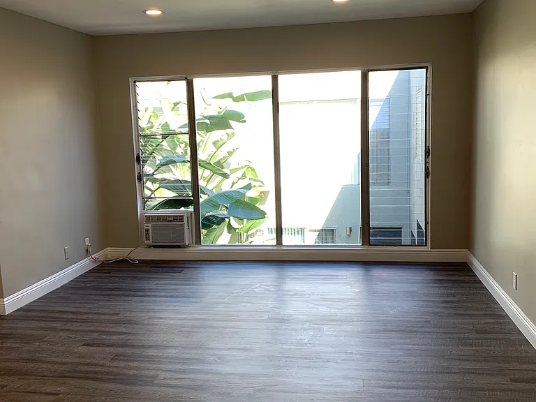 435 S Gramercy Pl — Photo 5