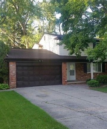 2nd image of 28123 Fontana Dr