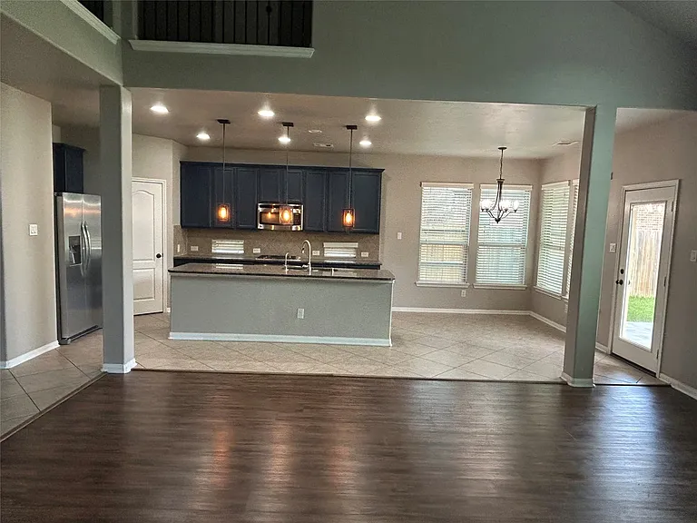 7936 Lake Commons Dr — Photo 17